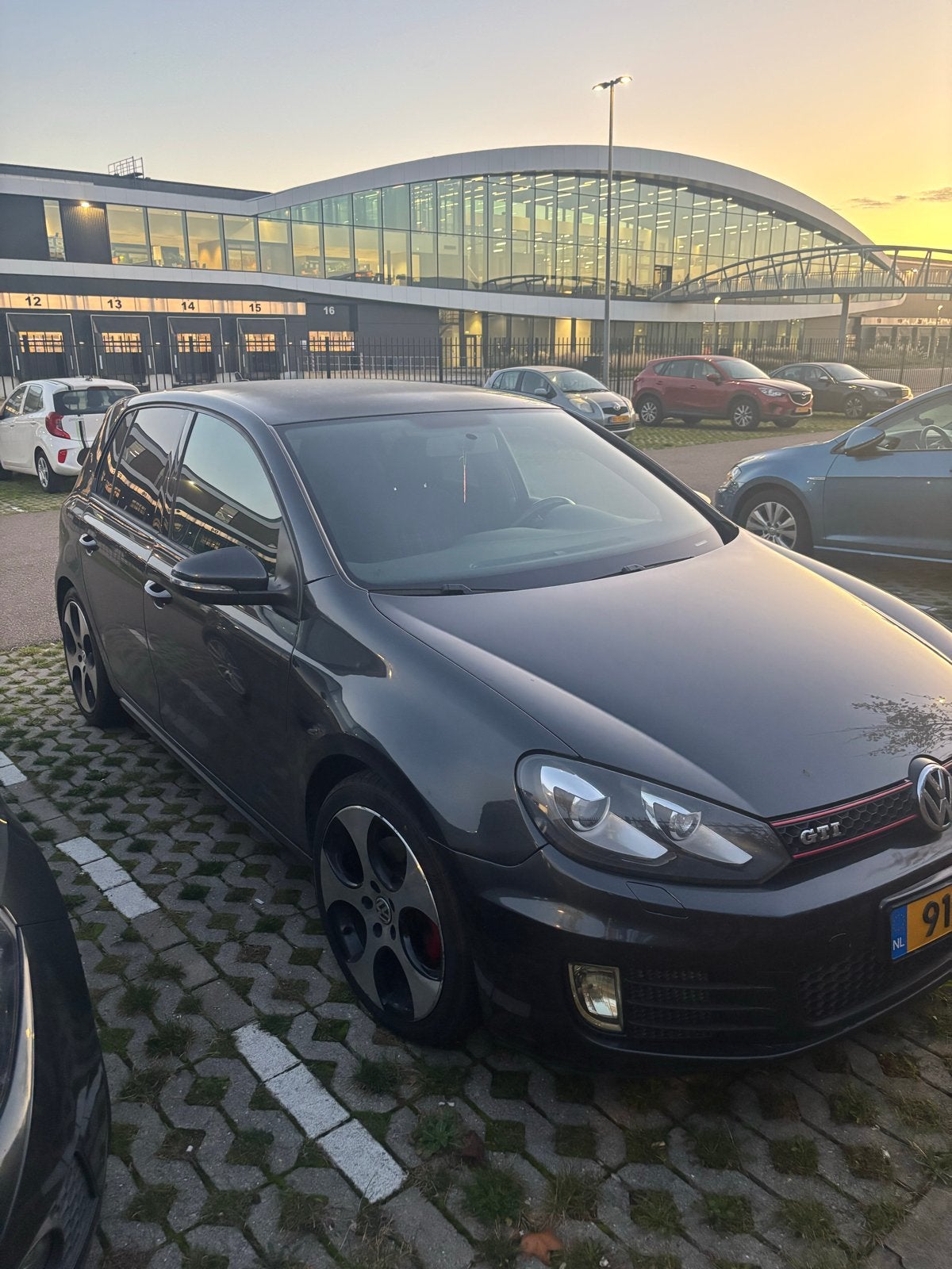 Volkswagen Golf 6 GTI 2011 Grijs, Auto's, Voorwielaandrijving, Automaat, 1984 cc, 700 kg