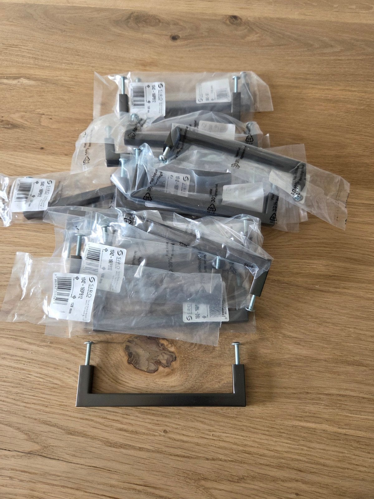 Nieuwe Siro keukenkast handgrepen 128mm, 17 stuks, Huis en Inrichting, Keuken | Keukenelementen, Minder dan 50 cm, Zwart, Nieuw