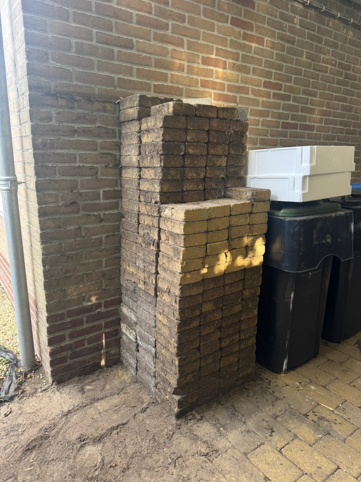 Gratis partij stenen 21x13x6cm ca. 7m2, Doe-het-zelf en Verbouw, Metselstenen, Ophalen, Gebruikt, Beton