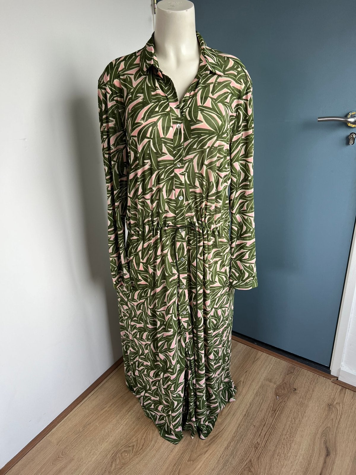 Norah roze groen doorschijnend maxi lange jurk 44 knoopjes, Kleding | Dames, Jurken, Maat 42/44 (L), Nieuw, Ophalen of Verzenden