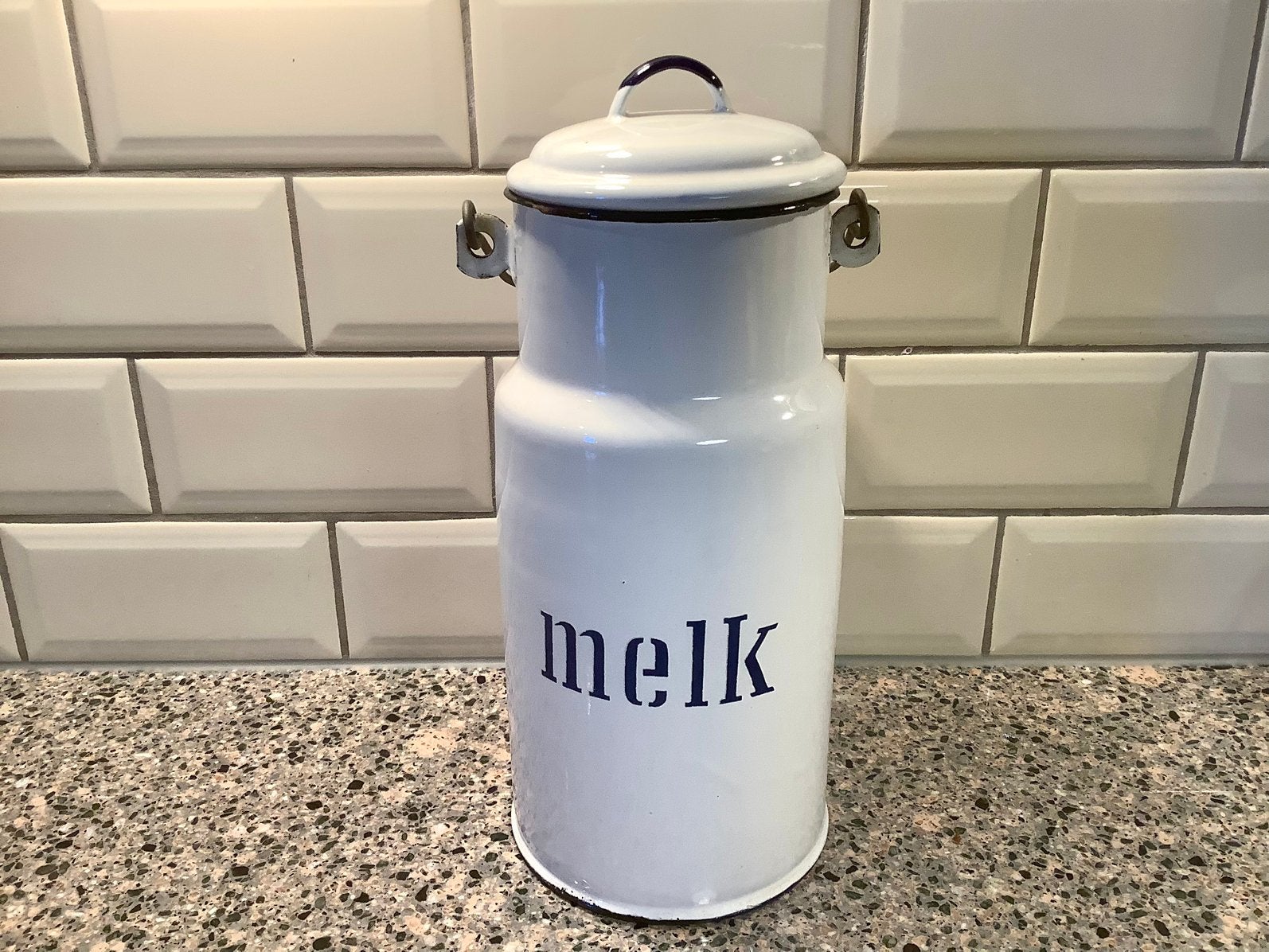 🥛💙 WIT emaille melkbusje met blauwe letters en rand, Ophalen of Verzenden