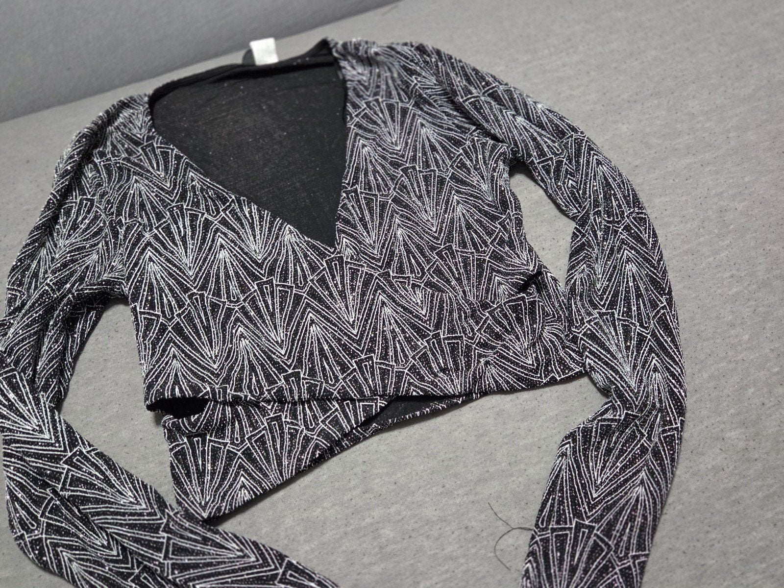 Zwarte glitter crop top met lange mouwen, Kleding | Dames, Tops, Maat 38/40 (M), Zwart, Ophalen of Verzenden, Lange mouw