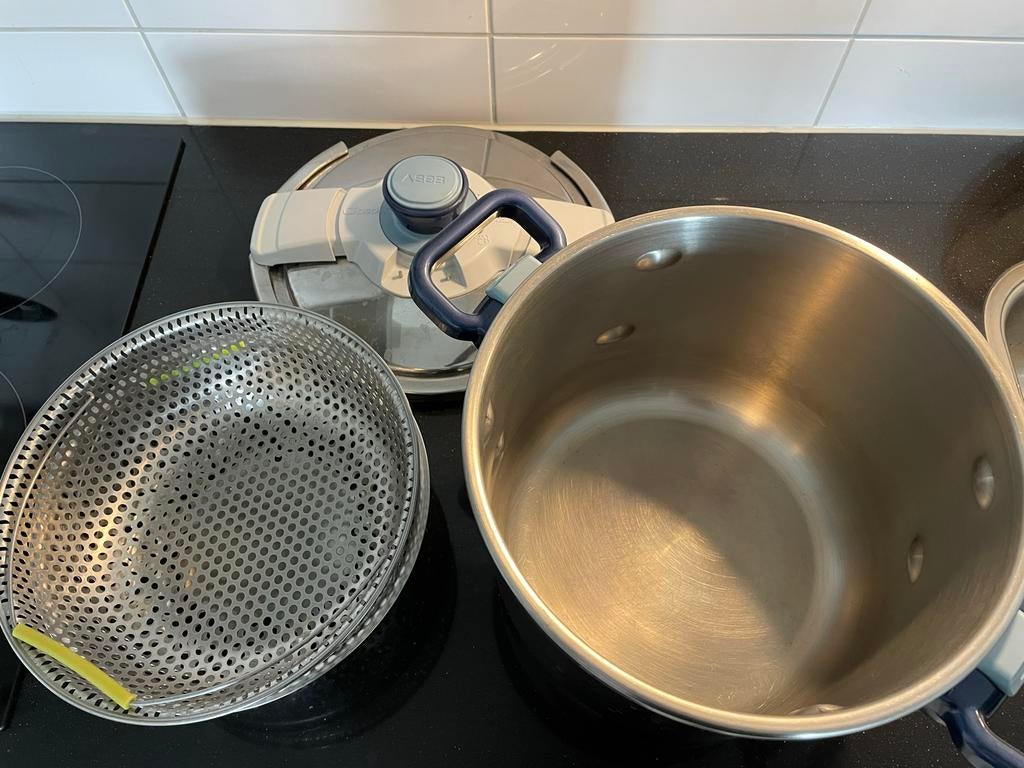 SEB Snelkookpan - Zeer goede staat, inductie geschikt, Kookpan of Snelkookpan, Inductieplaat, Ophalen of Verzenden, Zo goed als nieuw