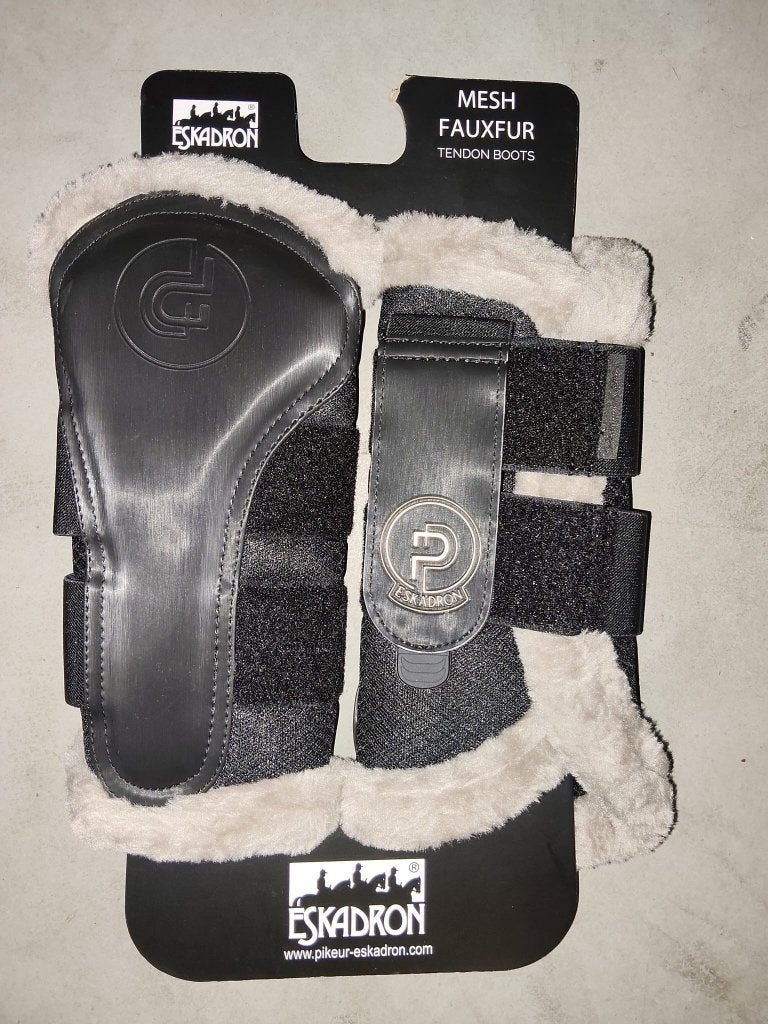 Beschermers Eskadron Faux Fur zwart S & M, Dieren en Toebehoren, Ophalen of Verzenden, Nieuw