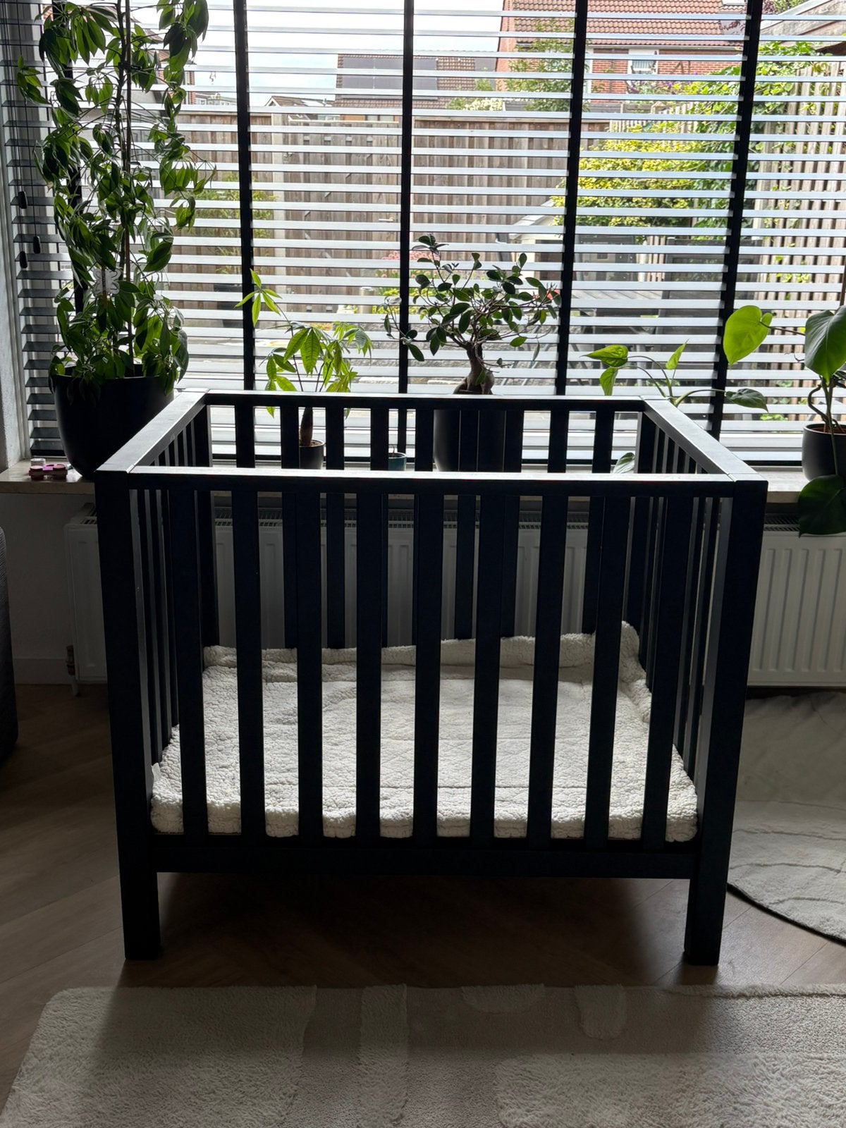 Mooie mat zwarte box, Ophalen, Zo goed als nieuw, In hoogte verstelbaar