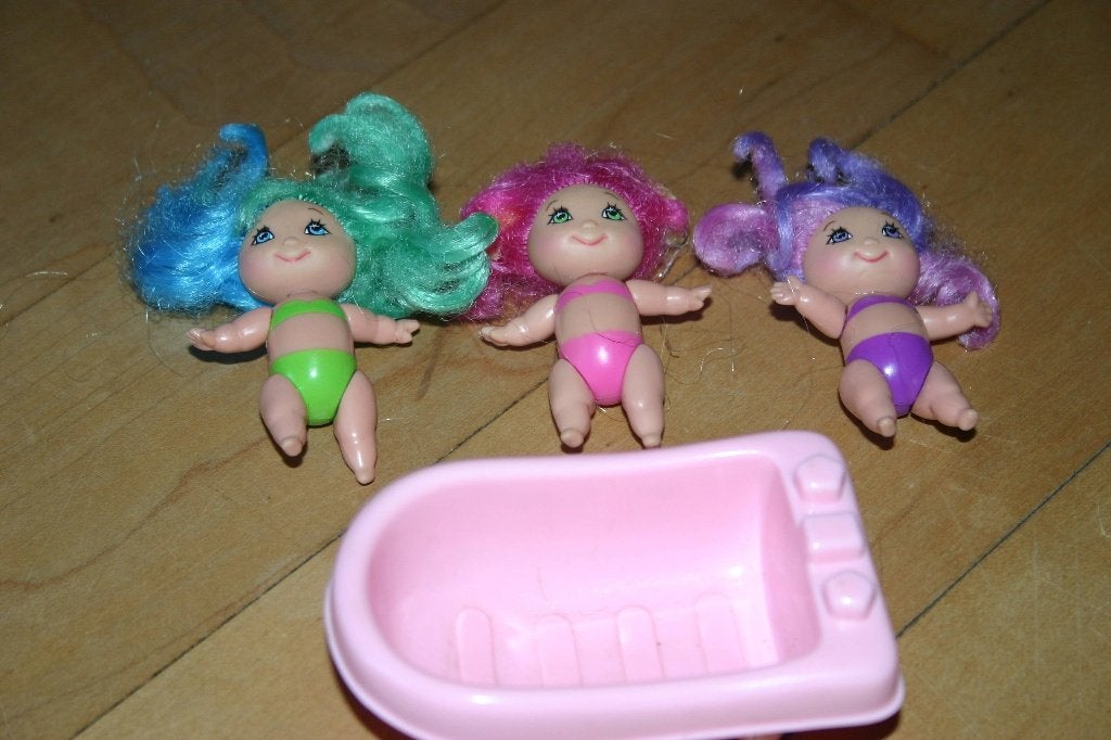 Drie kleine poppetjes in een badje, Ophalen of Verzenden, Gebruikt, Overige typen