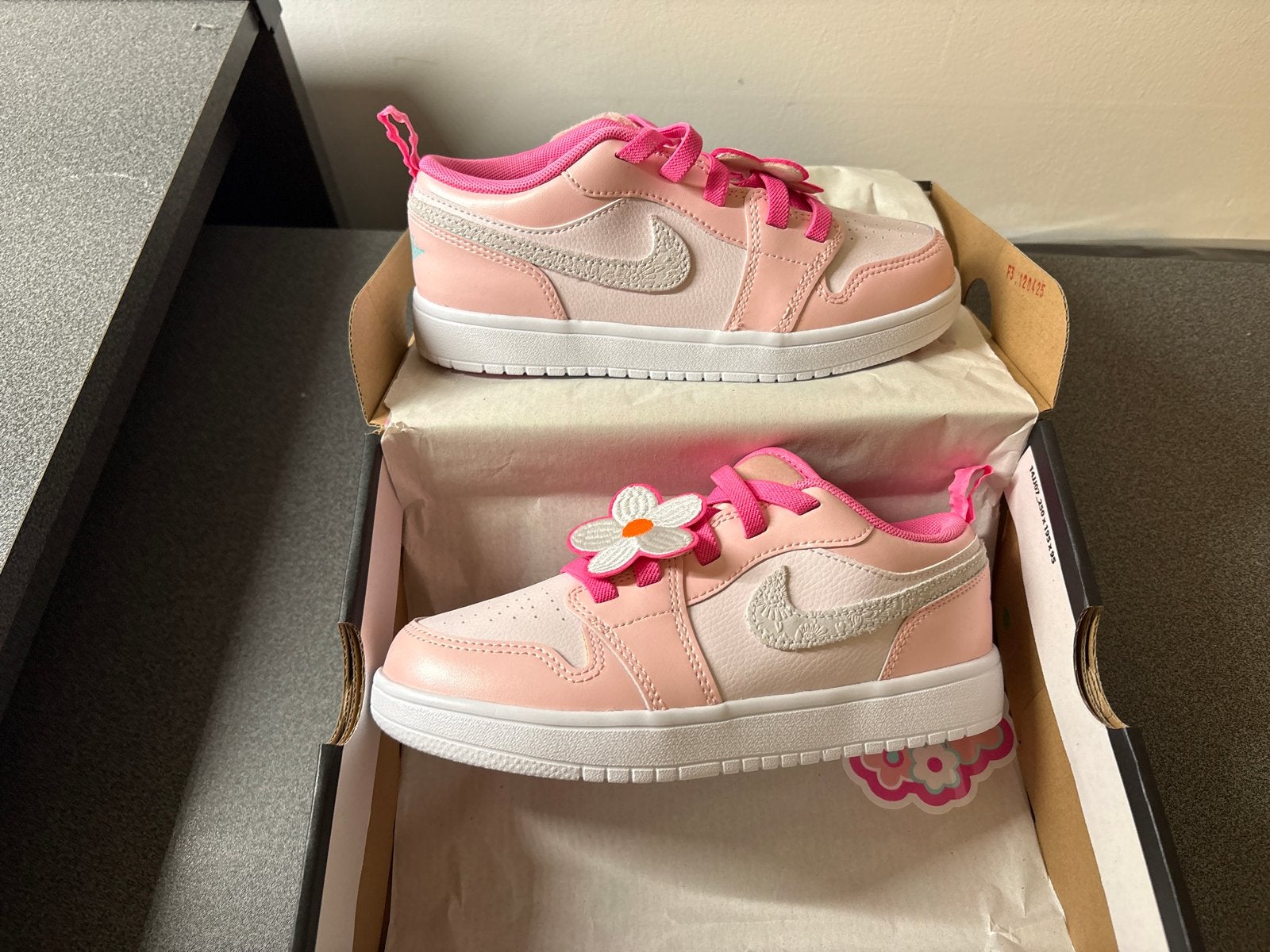 Roze Nike Jordan 1 Low sneakers voor meisjes maat 33,5, Kinderen en Baby's, Babykleding | Schoentjes en Sokjes, Ophalen, Schoentjes