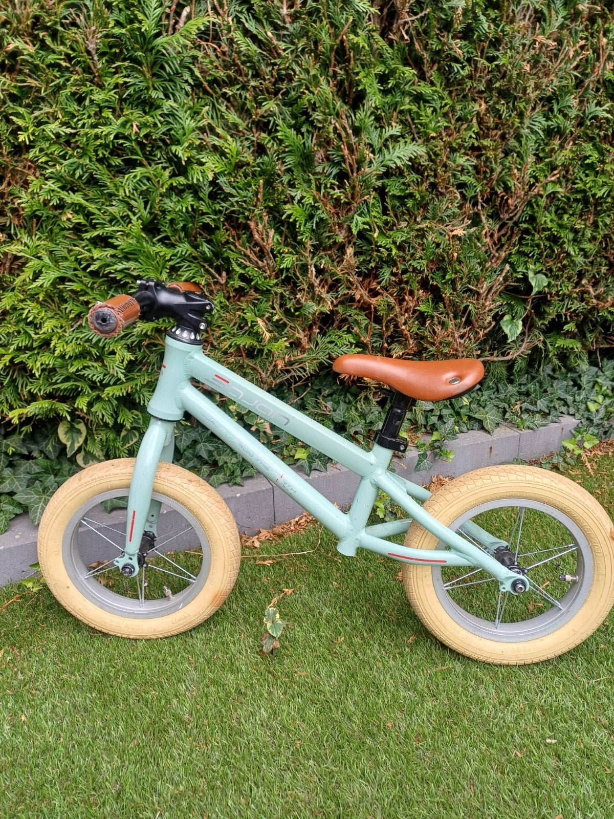 Nette sajan loopfiets, Fietsen en Brommers, Fietsen | Kinderfietsjes, Ophalen, Zo goed als nieuw, Minder dan 16 inch, Sajan