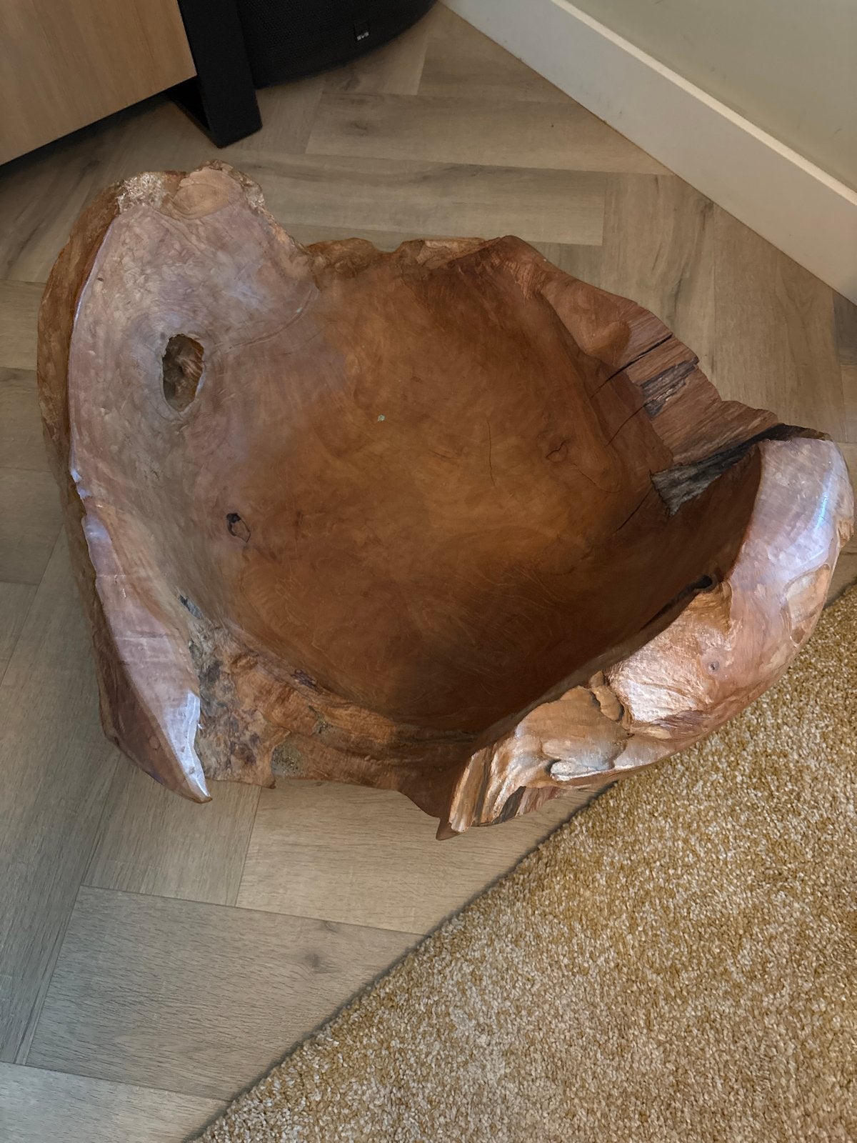 Unieke uitgeholde boomstam - Hondenmand/Krantenbak, Ophalen, Hout, Gebruikt, Landelijk