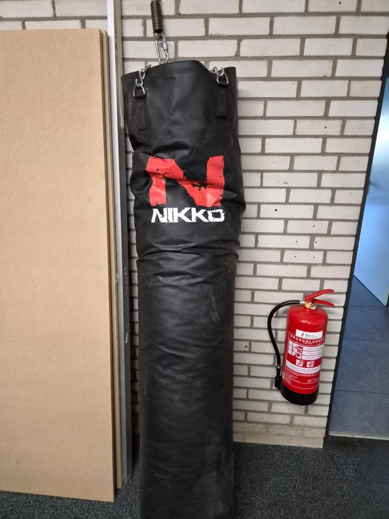 Nikko Bokszak - Zwart met Rood Logo, Sport en Fitness, Ophalen, Gebruikt, Bokszak