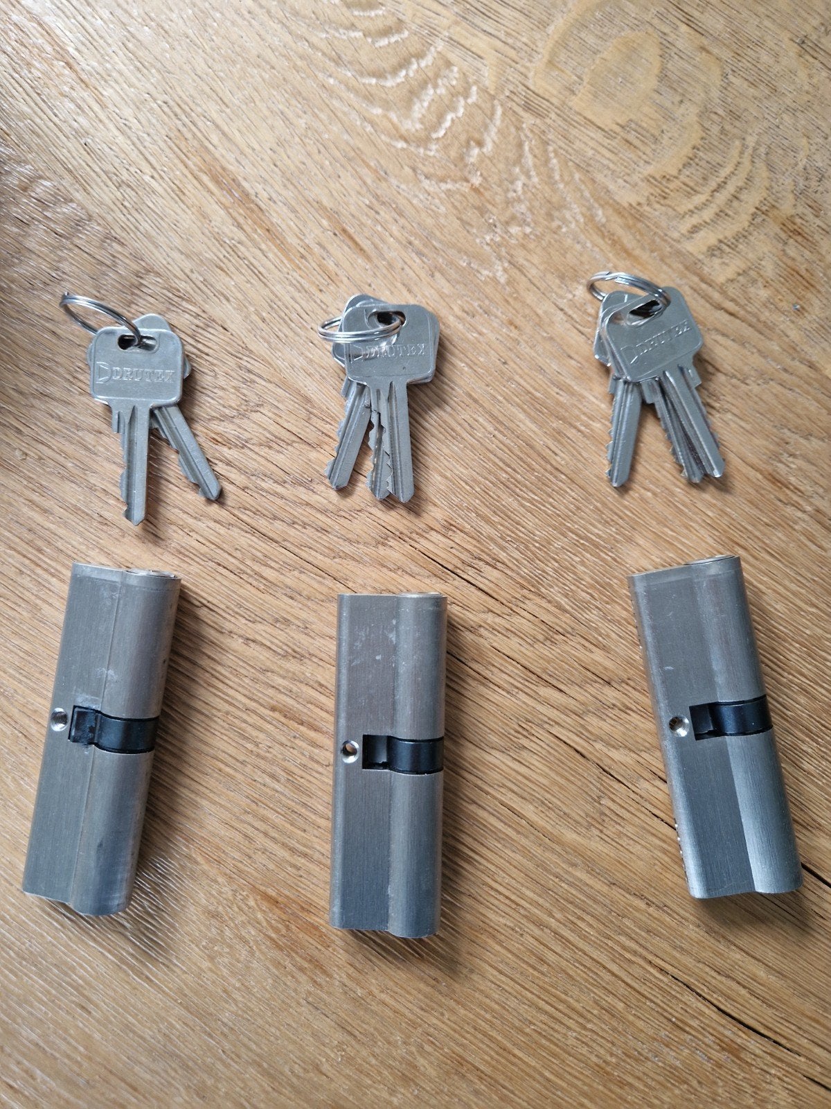 Deurcilinders met sleutels - Set van 3, Ophalen of Verzenden, Gebruikt, IJzer, Slot