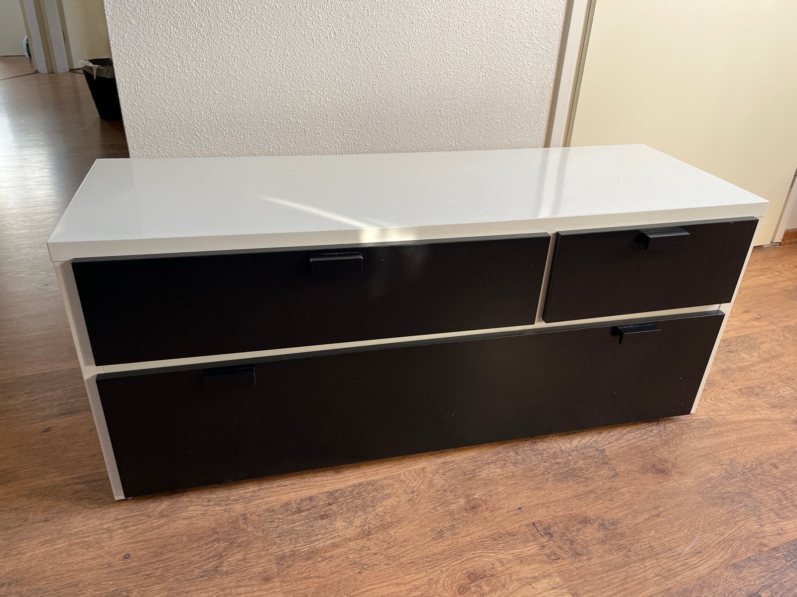 IKEA Besta tv meubel met grote lade op wieltjes, Ophalen, Kunststof, Gebruikt, 1 of 2 laden