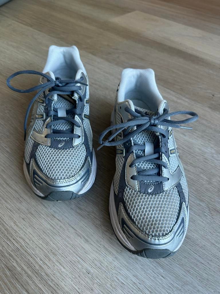Asics grijs/zilver 42,5, Kleding | Heren, Schoenen, Ophalen of Verzenden, Overige kleuren
