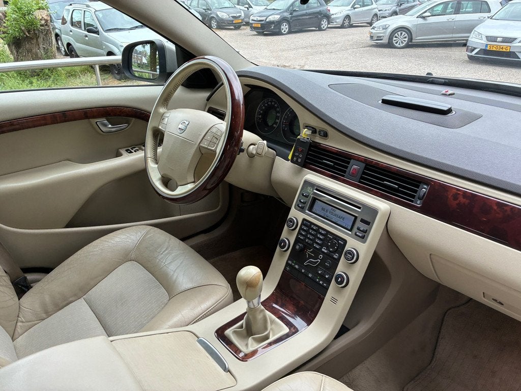 Volvo V70 2.5T Kinetic | LEder + Navi + Clima + Cruise nu, Voorwielaandrijving, Beige, Leder en Stof, 2521 cc