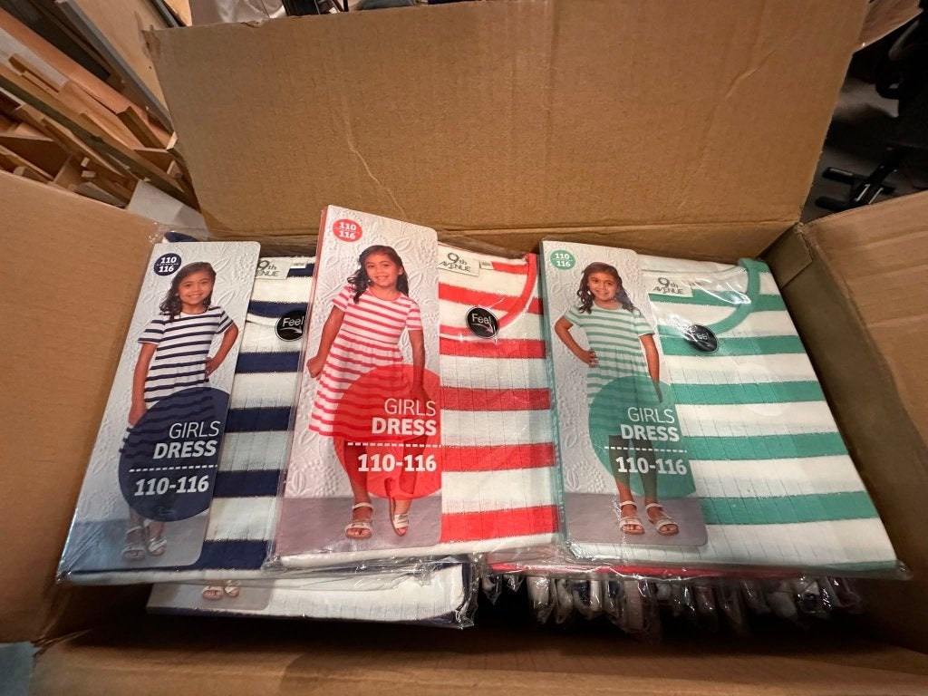 Partij van 275 stuks nieuwe meisjes jurkjes 3 kleuren., Ophalen, Nieuw, One size
