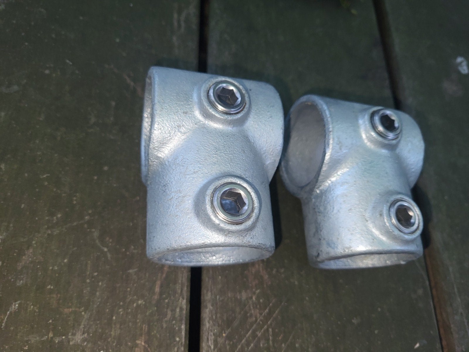 2x Steigerbuis koppelingen T-stukken 42,4 mm, Ophalen, Gebruikt
