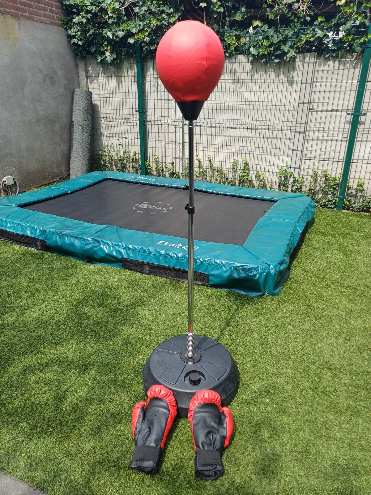 Kinder bokspaal met handschoenen., Ophalen, Zo goed als nieuw