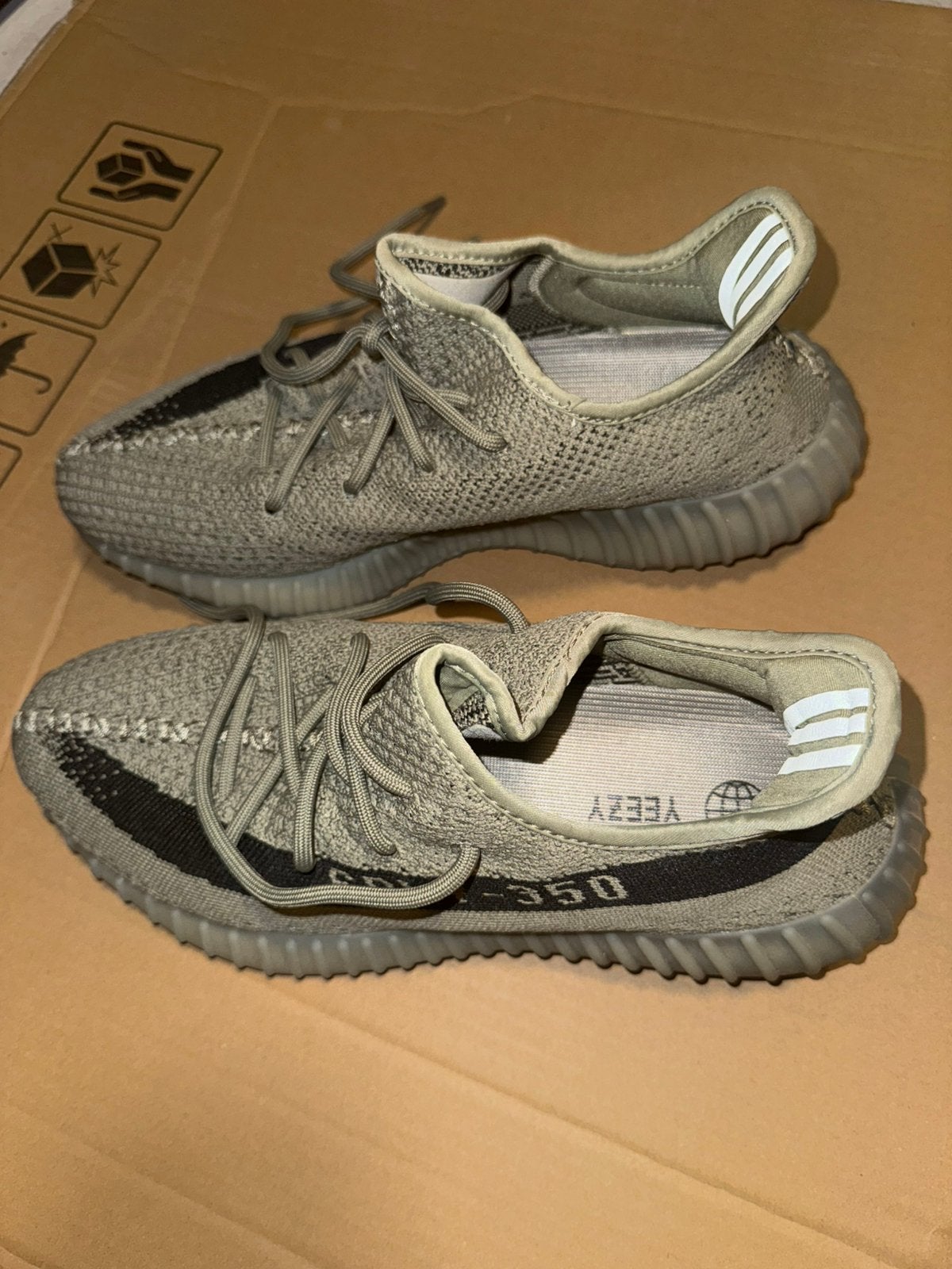 Yeezy Boost 350 V2 "Slate" maat 43 1/3, Ophalen of Verzenden, Zo goed als nieuw, Zwart
