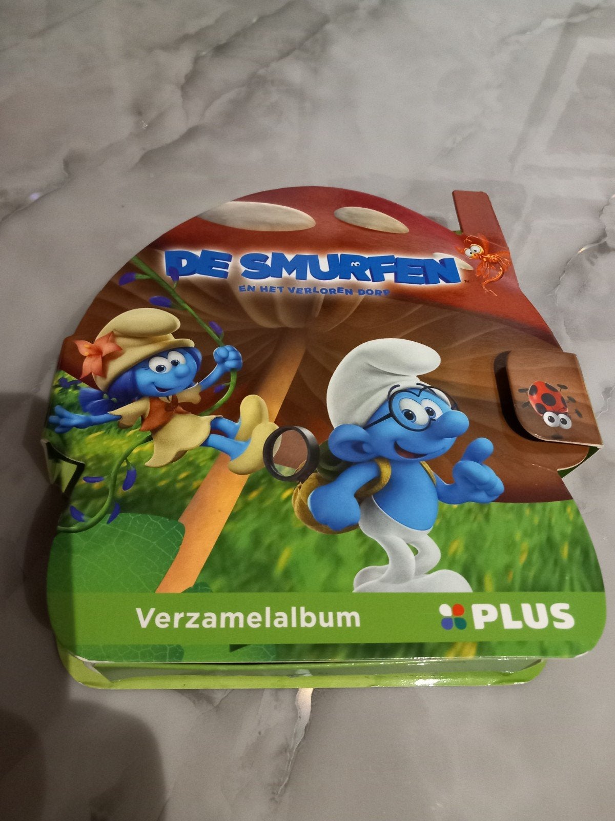 Smurfen verzamelalbum met 24 smurfen, Ophalen, Zo goed als nieuw