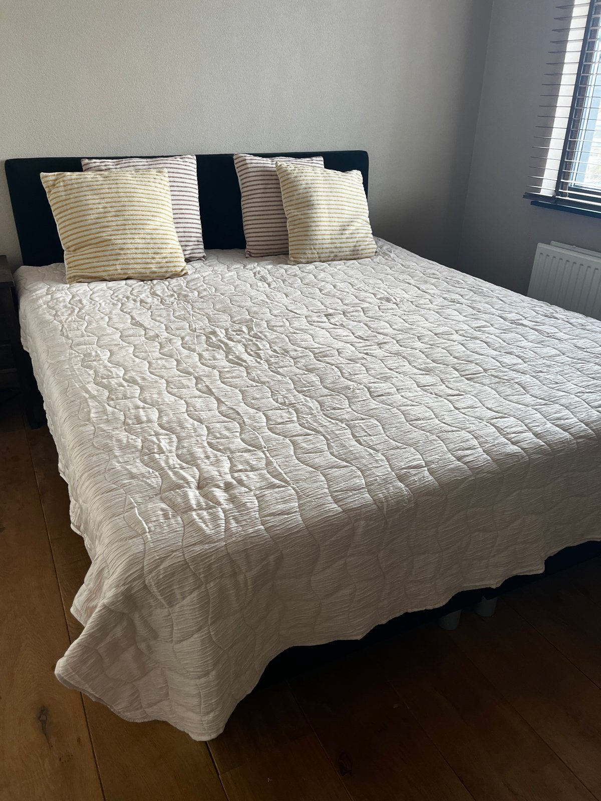 Tweepersoons boxspring met hoofdbord en matras, Ophalen, Overige materialen, Gebruikt, Zwart