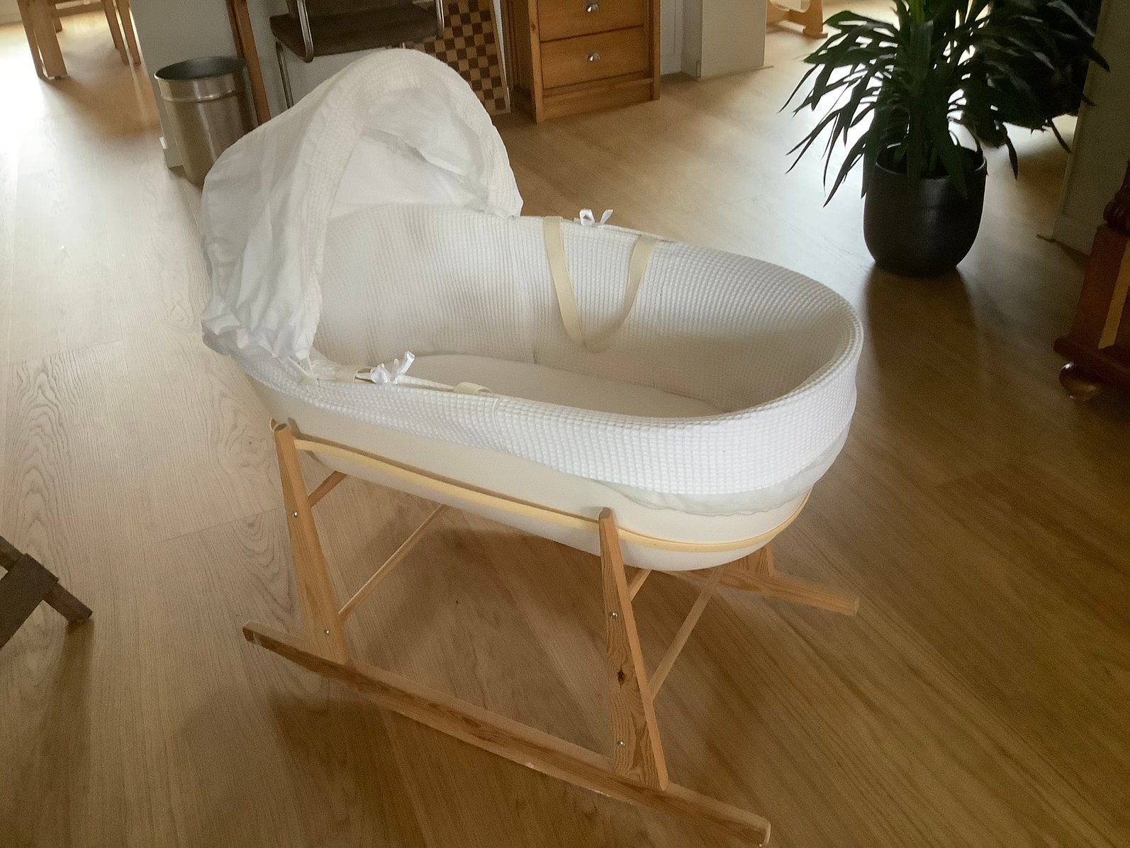In topstaat: Baby wieg / mozesmand zéér compleet. Kijk snel!, Ophalen, Zo goed als nieuw, Minder dan 140 cm, Matras