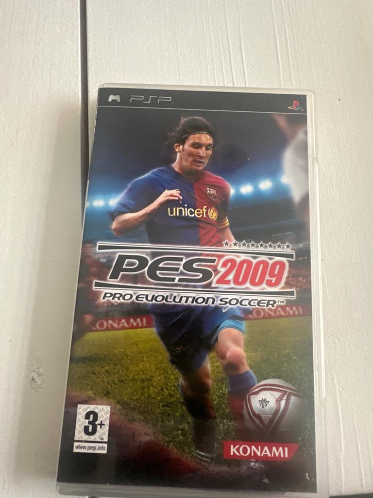 PES 2009 Pro Evolution Soccer PSP - Zo goed als nieuw, Spelcomputers en Games, Ophalen, 1 speler, Zo goed als nieuw, Vanaf 3 jaar