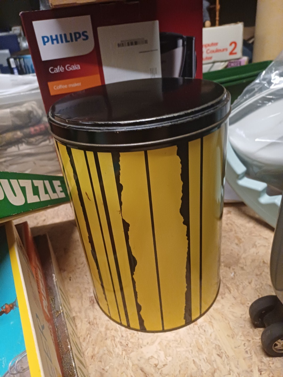 Groot vintage Tomado blik - Geel met zwarte strepen, Verzamelen, Blikken, Ophalen, Gebruikt, Overige, Overige merken