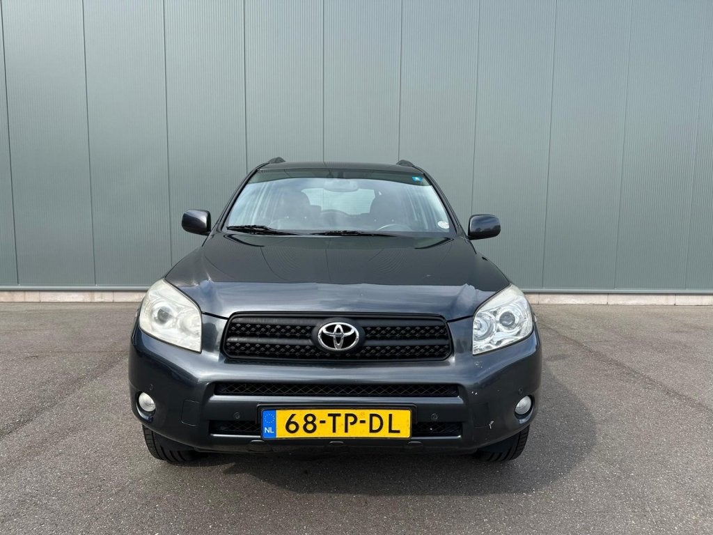 Toyota RAV4 2.0 VVTi Executive 4WD | LEDER | TREKHAAK !, Auto's, Toyota, Automaat, 1998 cc, 4 cilinders, Rav4