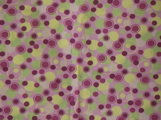 Vintage lap stof roze met gele groene beige bordeaux rondjes, Nieuw, Ophalen of Verzenden, 30 tot 120 cm, Katoen