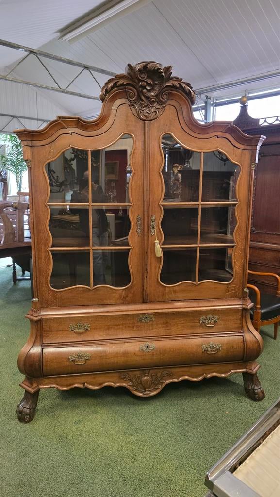 Hollands 18e eeuws eiken vitrine kabinet