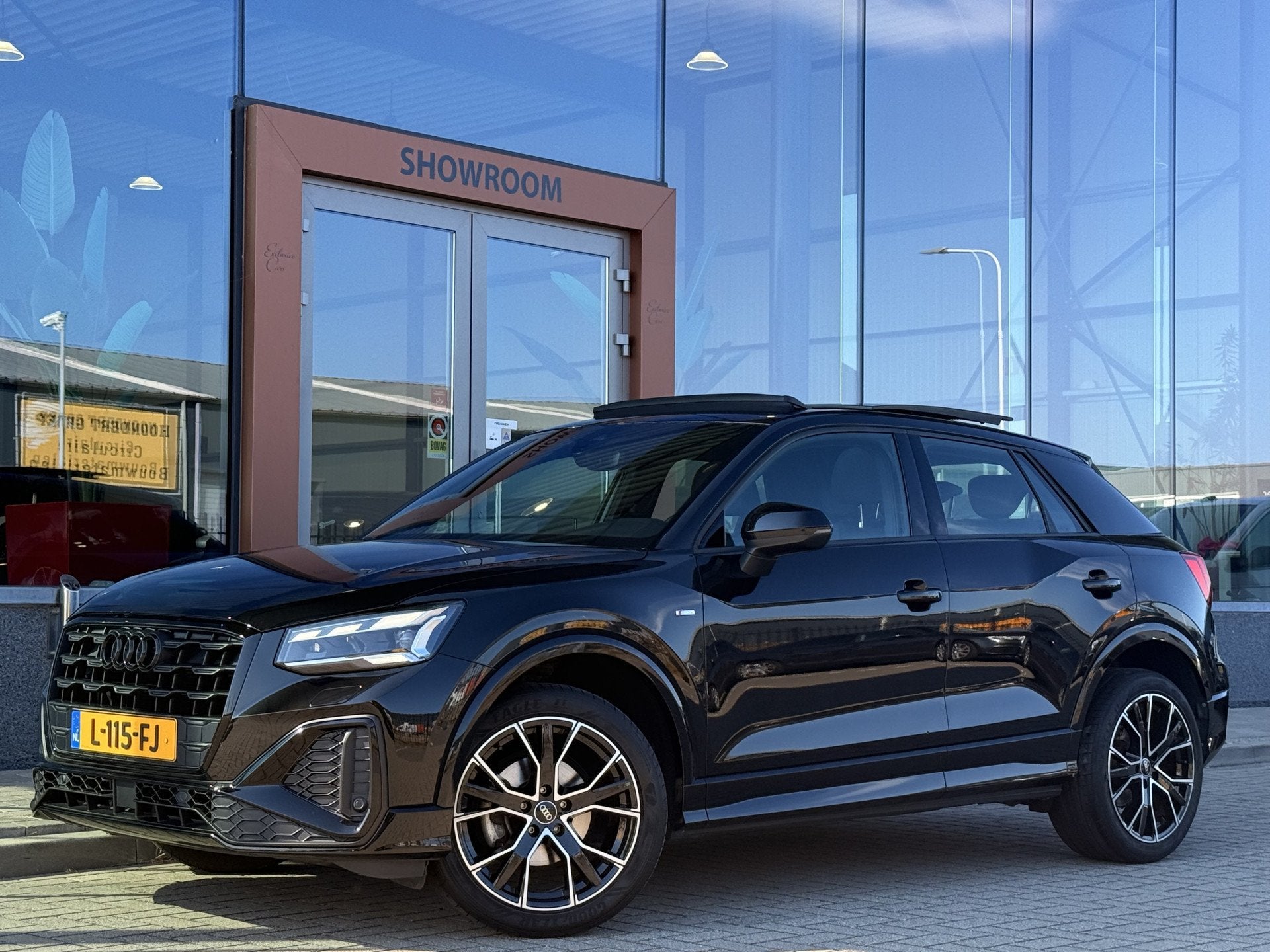 Audi Q2 35 TFSI S Edition | Pano | Leder | VC | Matrix | Cam, 4 cilinders, 150 pk, Zwart, Bedrijf