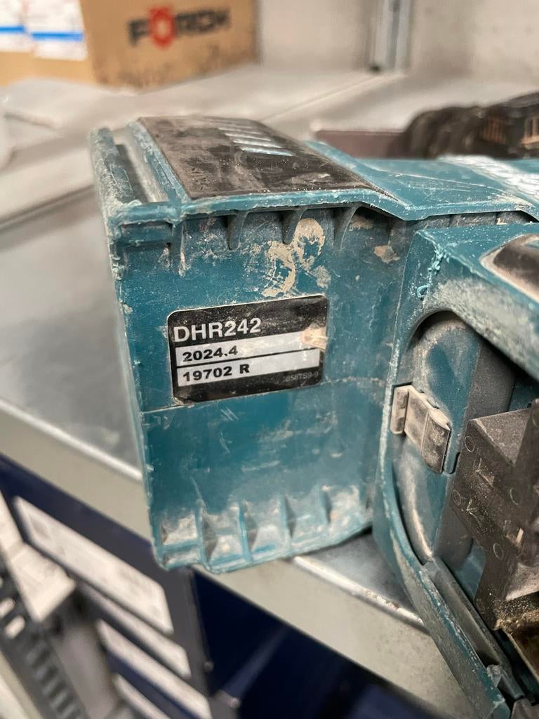 Makita klopboormachine DHR242, Verzenden, Gebruikt, Boor- en/of Breekhamer, Klopboormechanisme