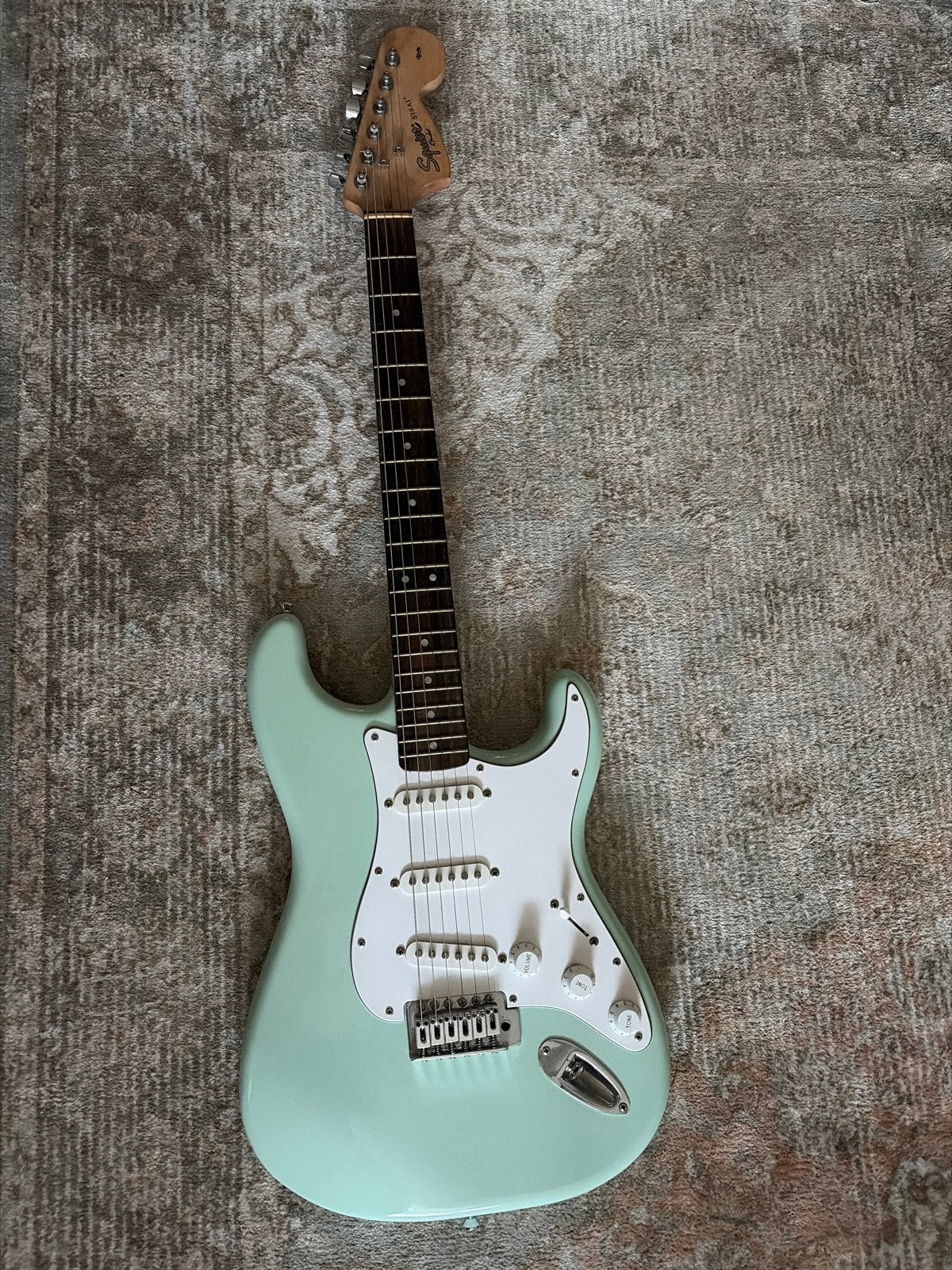Squier Stratocaster by Fender - Surf Green, Muziek en Instrumenten, Snaarinstrumenten | Gitaren | Elektrisch, Ophalen, Zo goed als nieuw