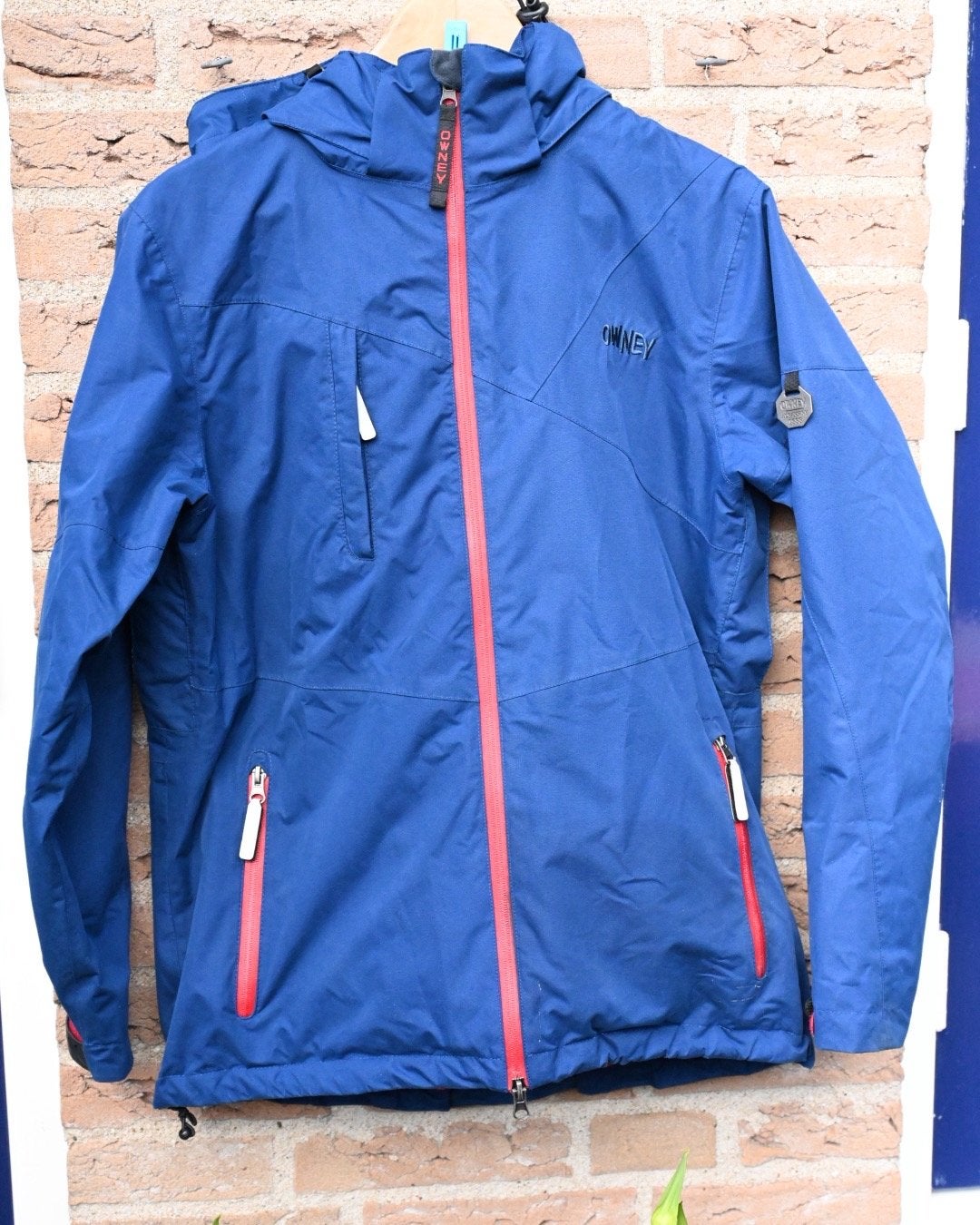 Owney Outdoor Jas - Blauw met Rode Details (Maat XS), Ophalen of Verzenden, Zo goed als nieuw, Maat 34 (XS) of kleiner, Blauw