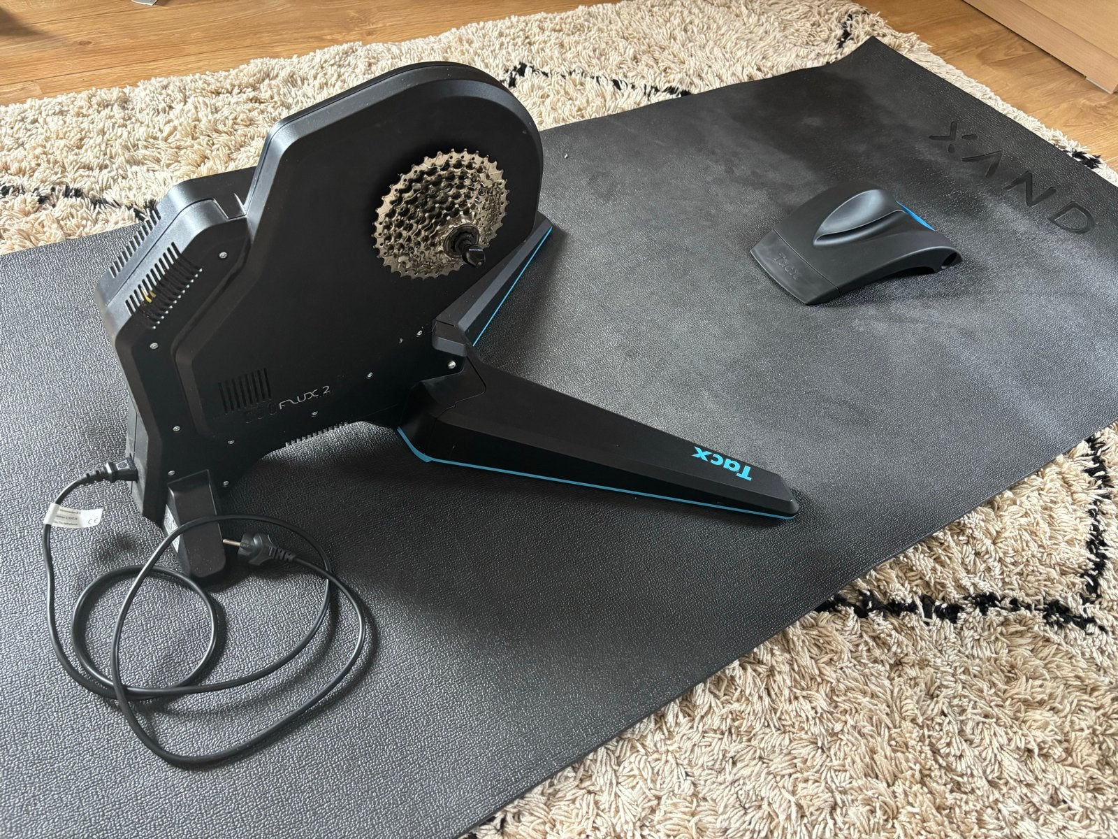 Tacx Flux 2 Smart Trainer met Xand mat en voorwielsteun, Sport en Fitness, Ophalen, Zo goed als nieuw, Overige typen