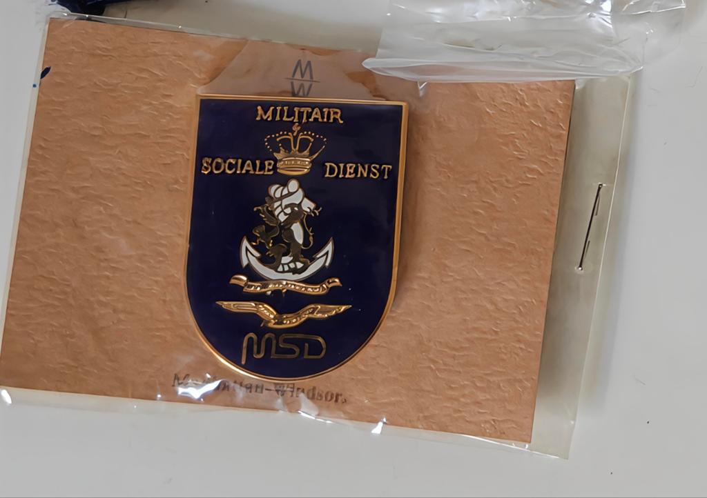 Militair Sociale Dienst spelden. 2 stuks., Verzamelen, Ophalen, Landmacht, Nederland