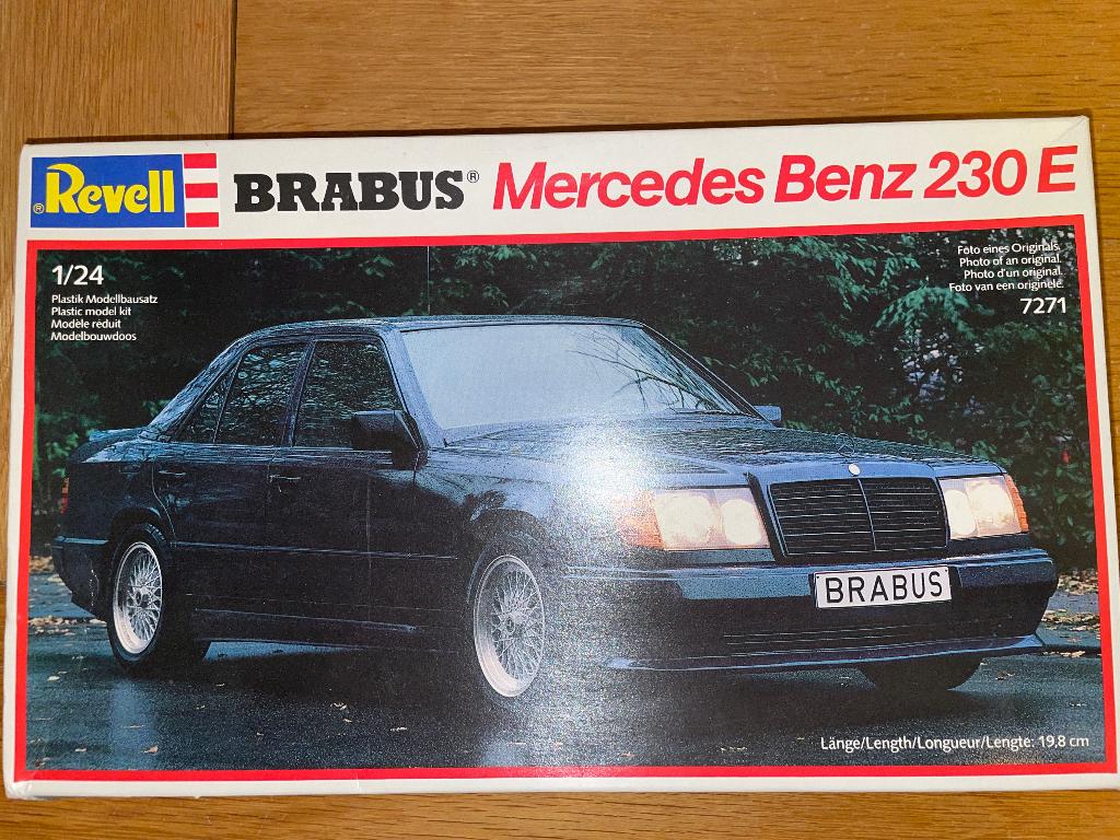 2x Revell 1:24 bouwpakket Mercedes 230 E Brabus + Lorinser, Ophalen of Verzenden, Zo goed als nieuw, Auto, Revell