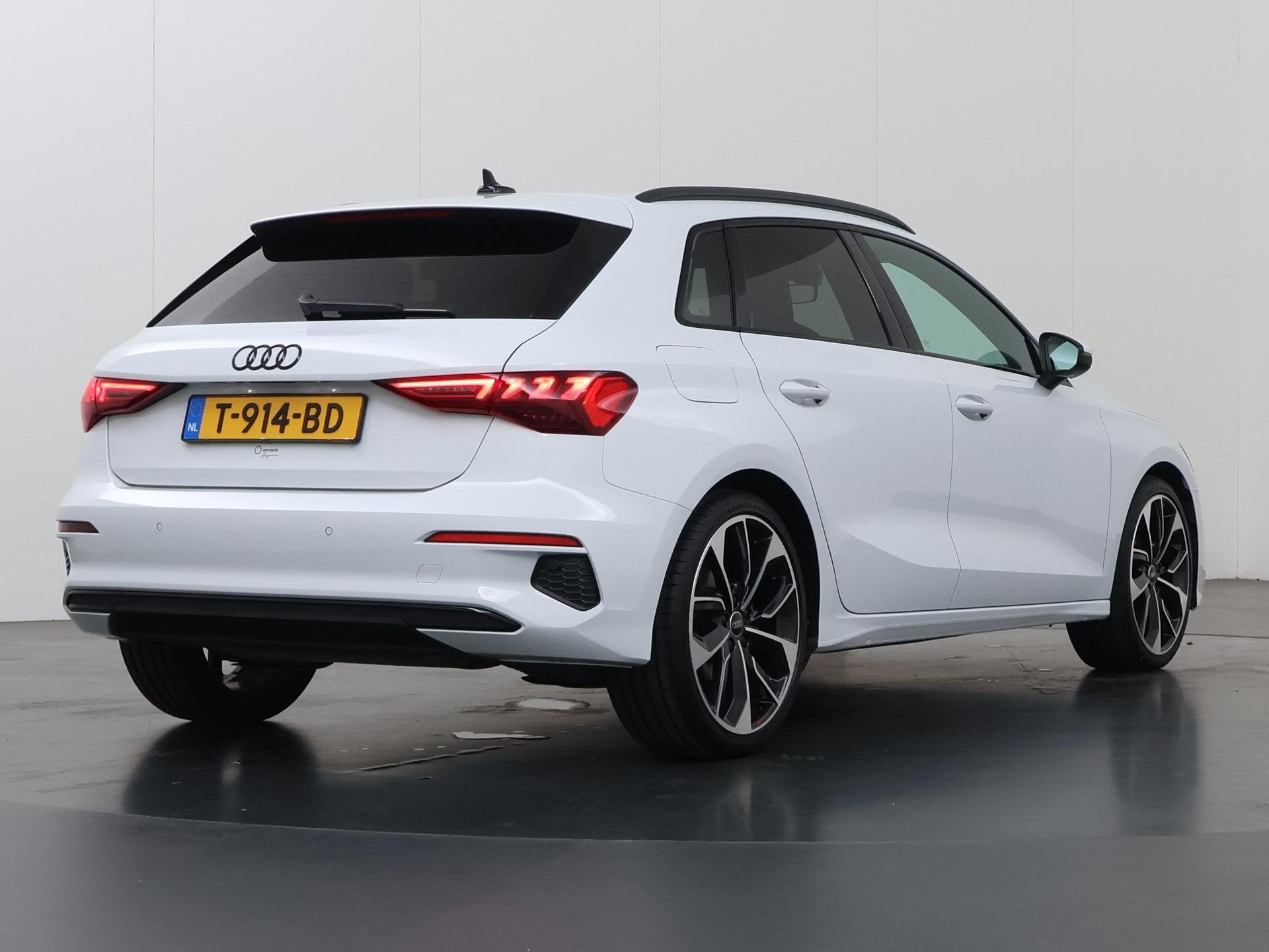 Audi A3 Sportback 35 TFSI Advanced edition | Afneembare Trek, Auto's, Stof, 4 cilinders, 150 pk, Wit