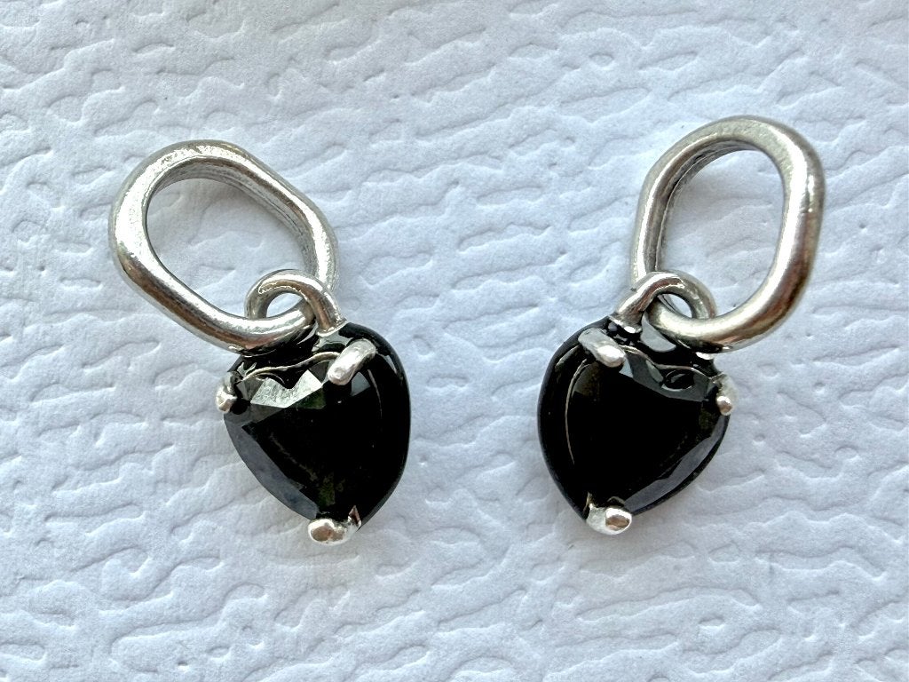 2 Pandora Black Chakra Heart, Pandora, Ophalen of Verzenden, Zo goed als nieuw, 2 of 3 bedels