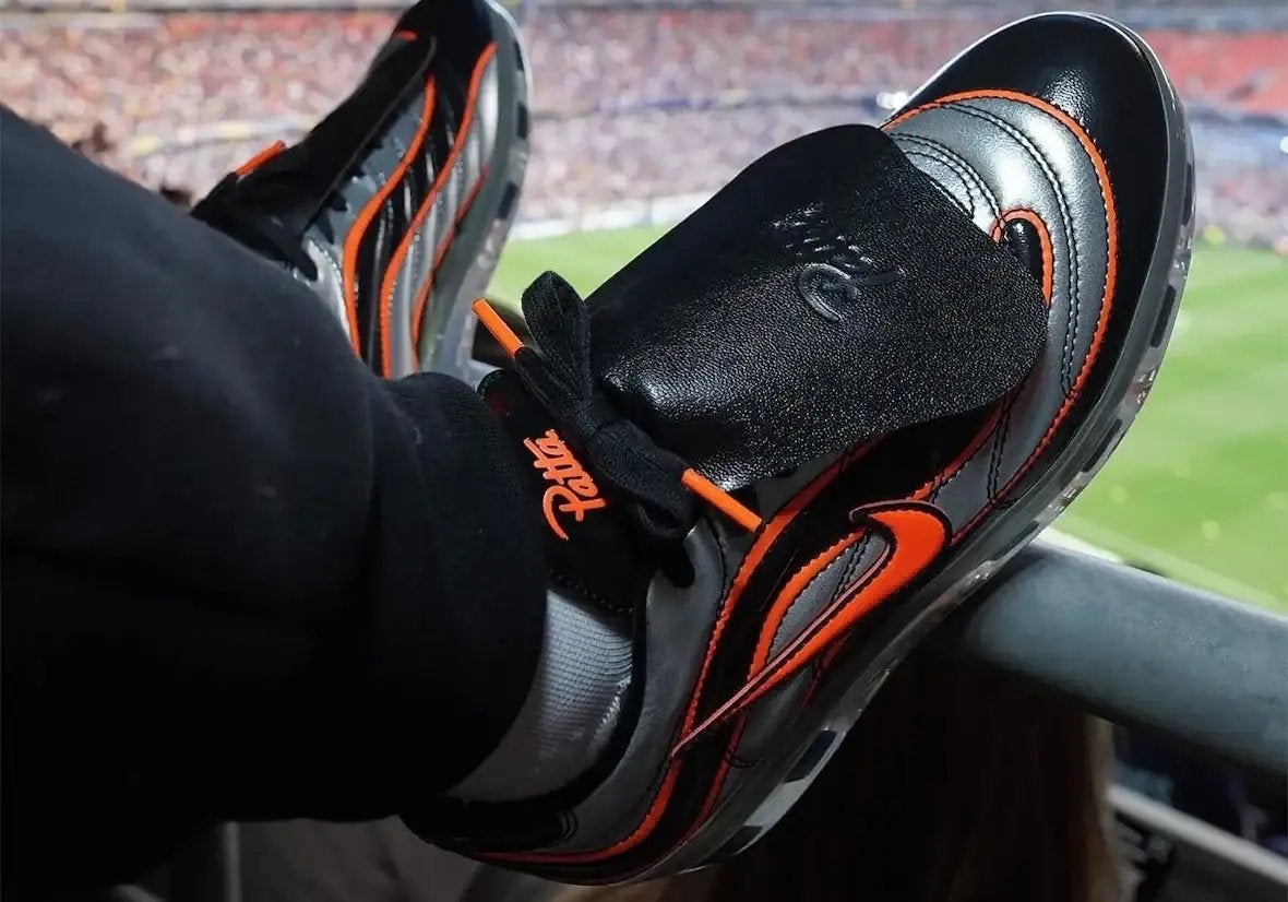 Patta x Nike Air Max R9 'Netherlands' - Maat 45.5, Ophalen of Verzenden, Nieuw, Zwart, Sneakers of Gympen
