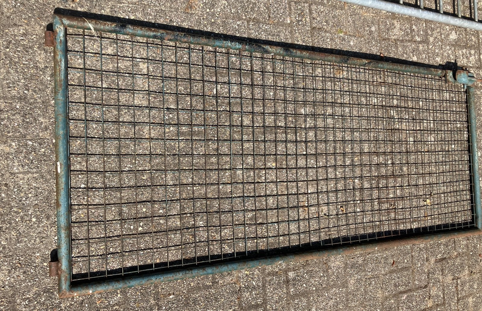 Te koop stalen hek met gaas, Tuin en Terras, Ophalen, Gebruikt, IJzer, Gaashekwerk