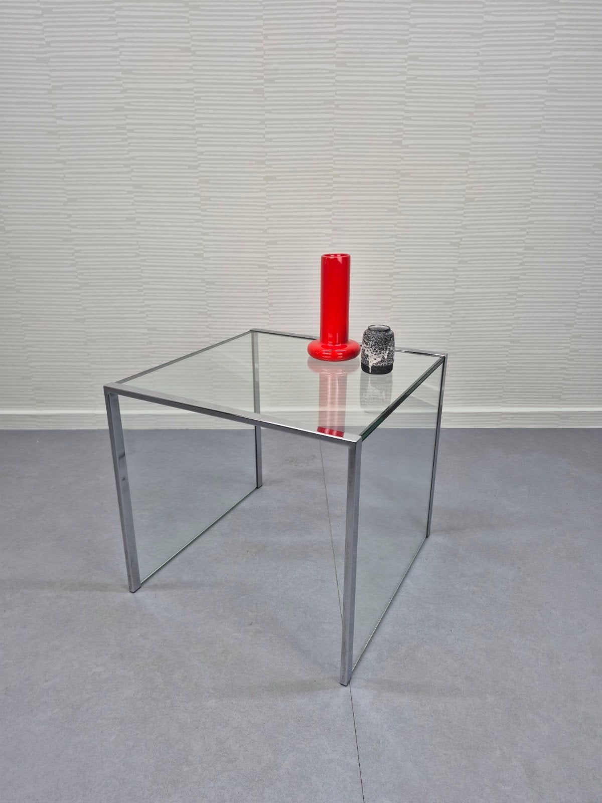 Vintage chroom met glas bijzettafel minimalistisch., Ophalen of Verzenden, ., ., .