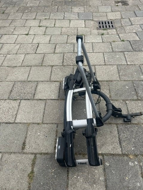 Thule fietsendrager met insteekbeugel, Ophalen, 2 fietsen, Gebruikt, Trekhaakdrager