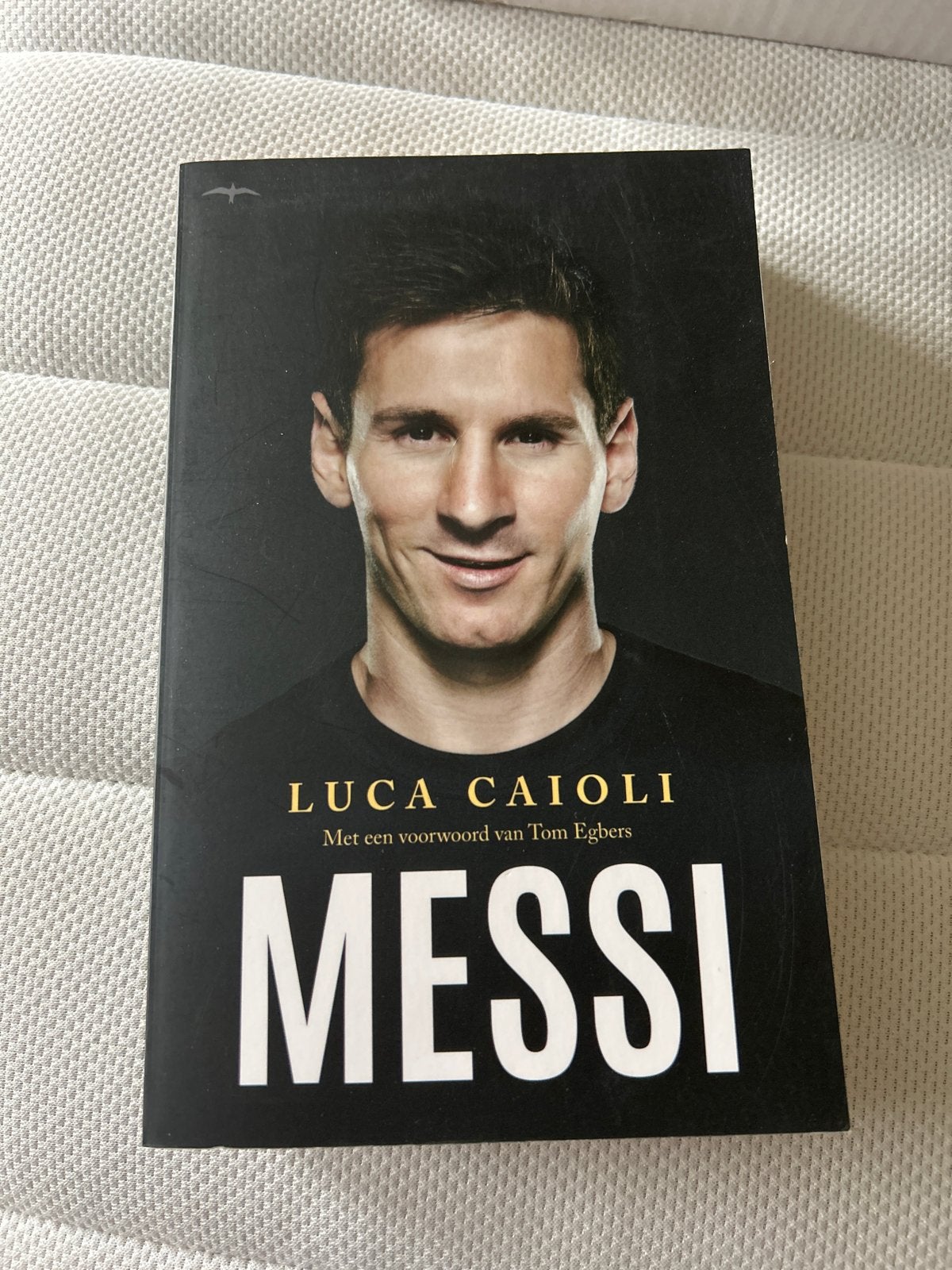 Messi - Luca Caioli (Boek), Ophalen of Verzenden, Zo goed als nieuw, Balsport