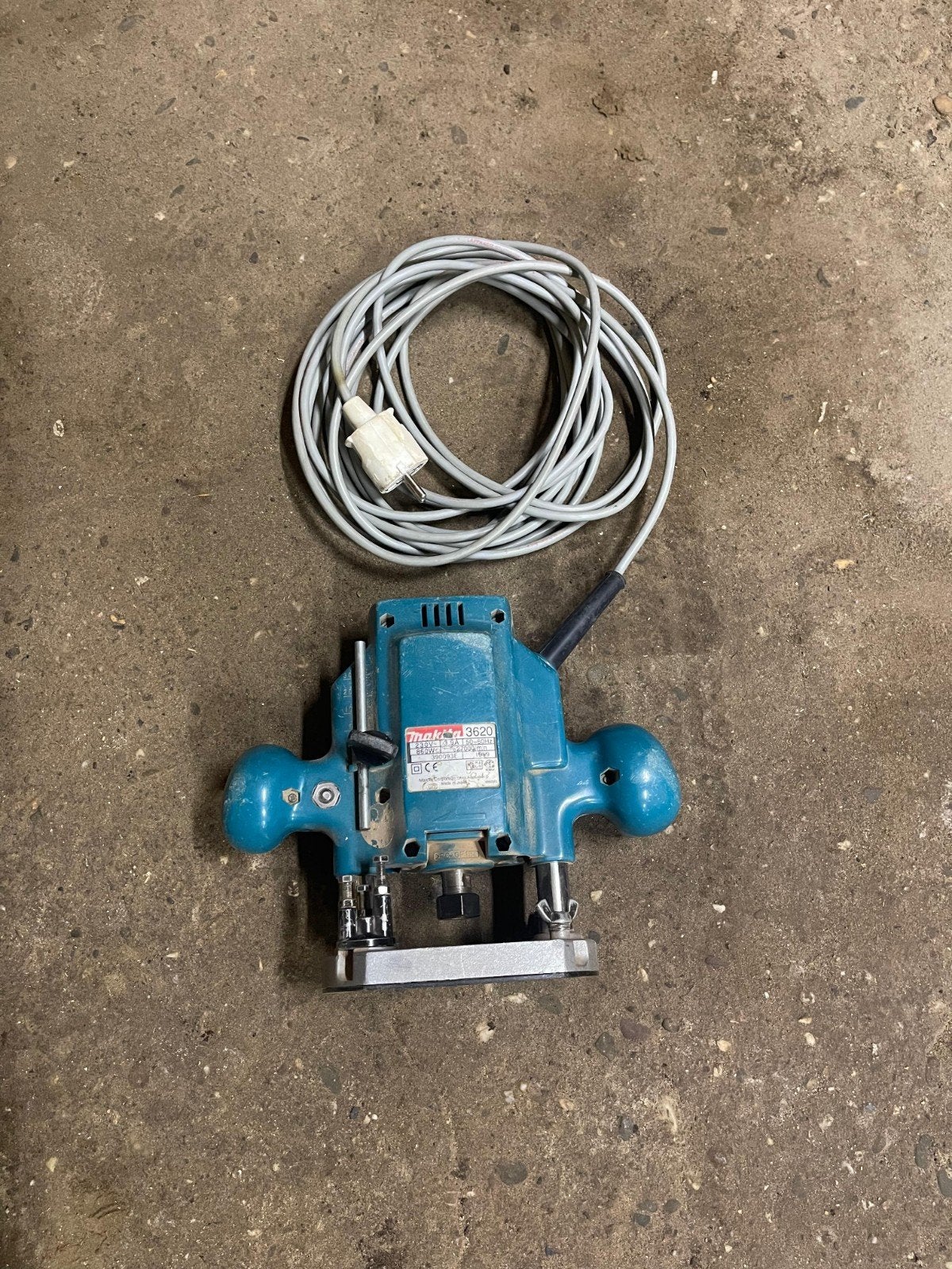 Makita 3620 Bovenfrees - Gebruikt maar functioneel, Doe-het-zelf en Verbouw, Gereedschap | Freesmachines, Ophalen, Gebruikt, Elektrisch