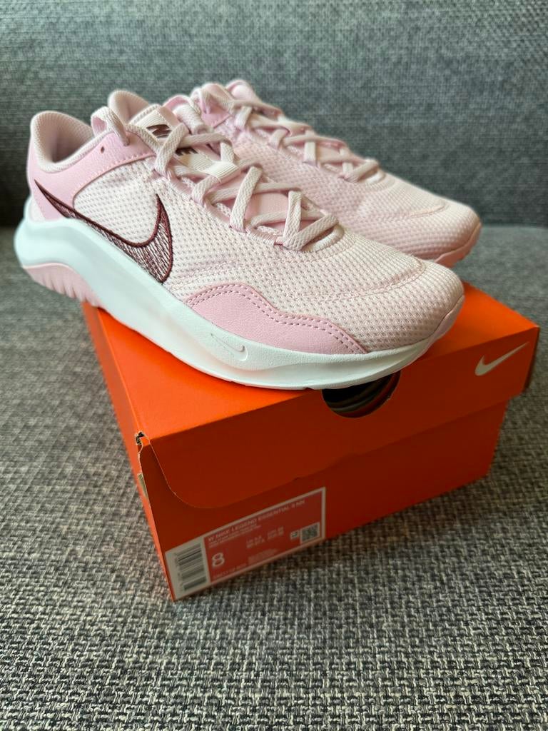 Nike Legend Essential roze sneakers maat 39, Nieuw, Ophalen of Verzenden, Sneakers of Gympen, Roze