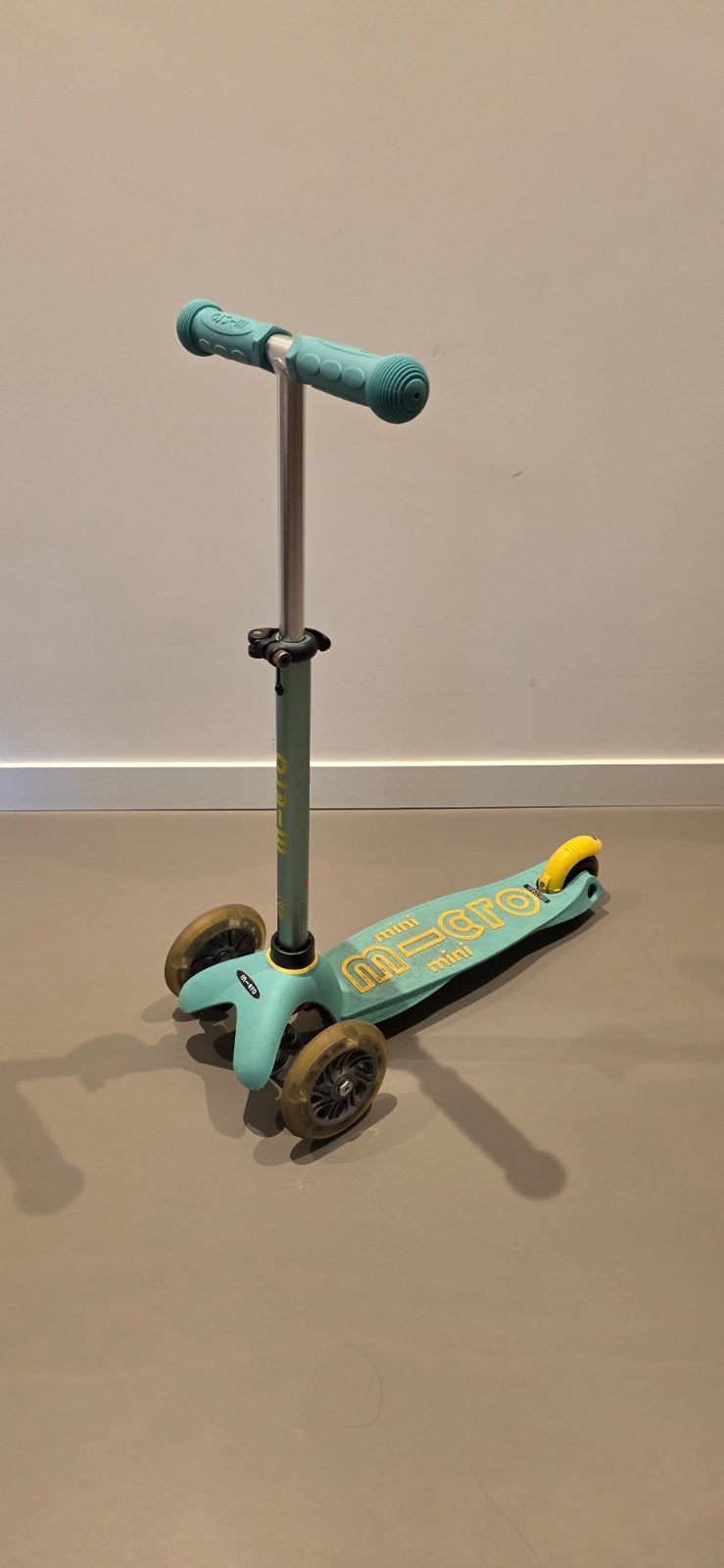 Mini Micro step Deluxe ECO LED - 3-wiel kinderstep - Mint, Fietsen en Brommers, Steps, Gewone step, Ophalen of Verzenden