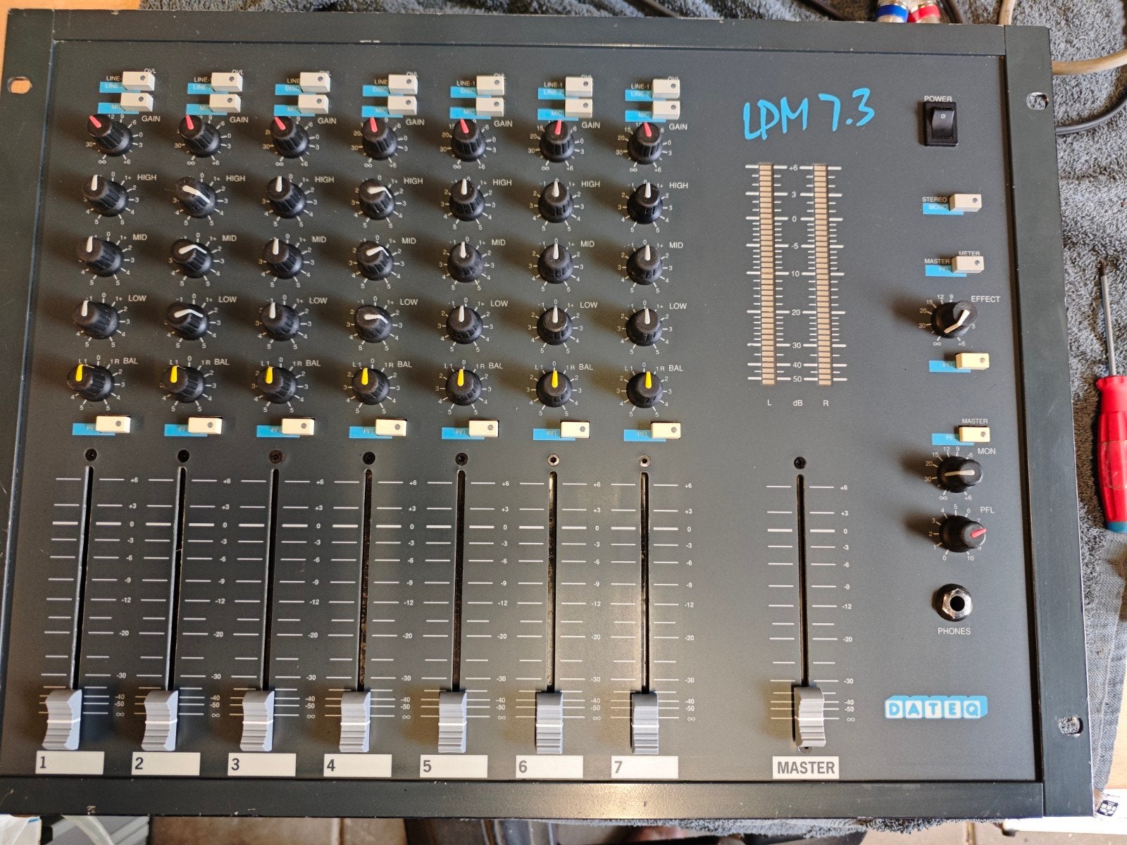Dateq mengpaneel LPM 7,3 gevraagd ook kapotte tafels, Muziek en Instrumenten, Ophalen of Verzenden