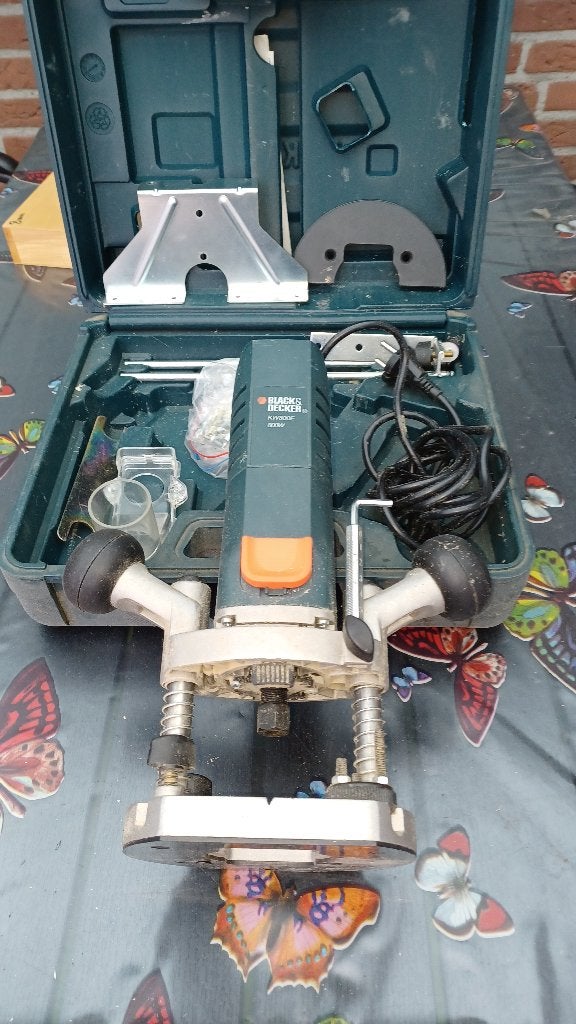 BovenFrees  800 Watt   B & D, Doe-het-zelf en Verbouw, Gereedschap | Freesmachines, Ophalen of Verzenden, Bovenfrees, Elektrisch