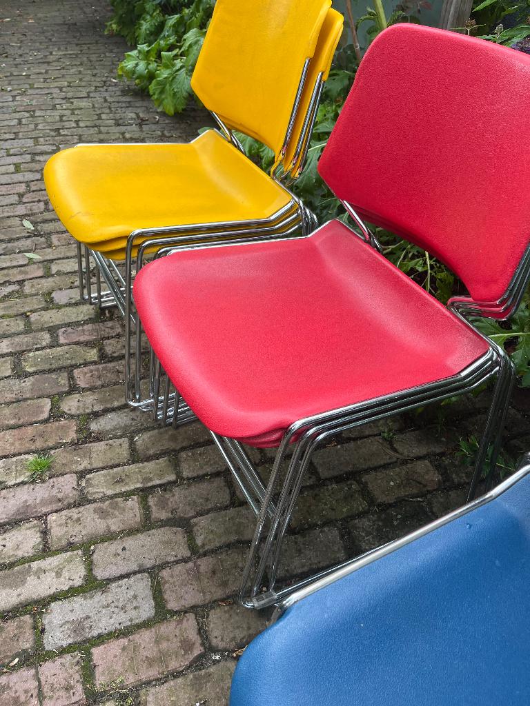9x Matrix Krueger stapelstoelen 3x3, Ophalen, Gebruikt, Overige kleuren, Industrieel Stapelstoelen Modern Tijdloos